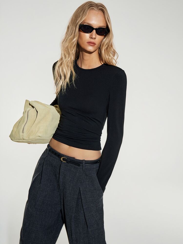 ATUI Studio Women's Solid Color Round Neck Long Sleeve Cropped Slim Fit Casual Minimalist Basic Simple T-Shirt Office Black Autumn - Black - View 4