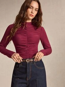 BizChic تي شيرت نسائي بلون موحد بياقة واقفة وأكمام طويلة وتصميم مجعد بقصة ضيقة - عنابي اللون - مشاهدة 8