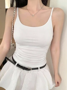 Livesso 女式修身褶皱弹力肩带白色背心，V 领短款女式上衣 - 白色 - 查看 8