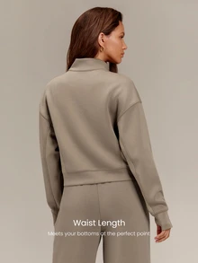 GLOWMODE SoftCalm Modal Glow It Up 腰長版飛行夾克，側邊羅紋拼接、金屬拉鍊細節與 G 矽膠標誌，日常休閒旅行款 - 卡其色 - 查看 2