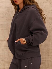 GLOWMODE هودي Cozy Street Collection من الصوف الناعم بقصة مريحة وطول الورك، مع جيوب مزينة بالمسامير وتفاصيل الشعار، للارتداء اليومي الكاجوال في الخريف والشتاء - Dark Truffle - مشاهدة 3