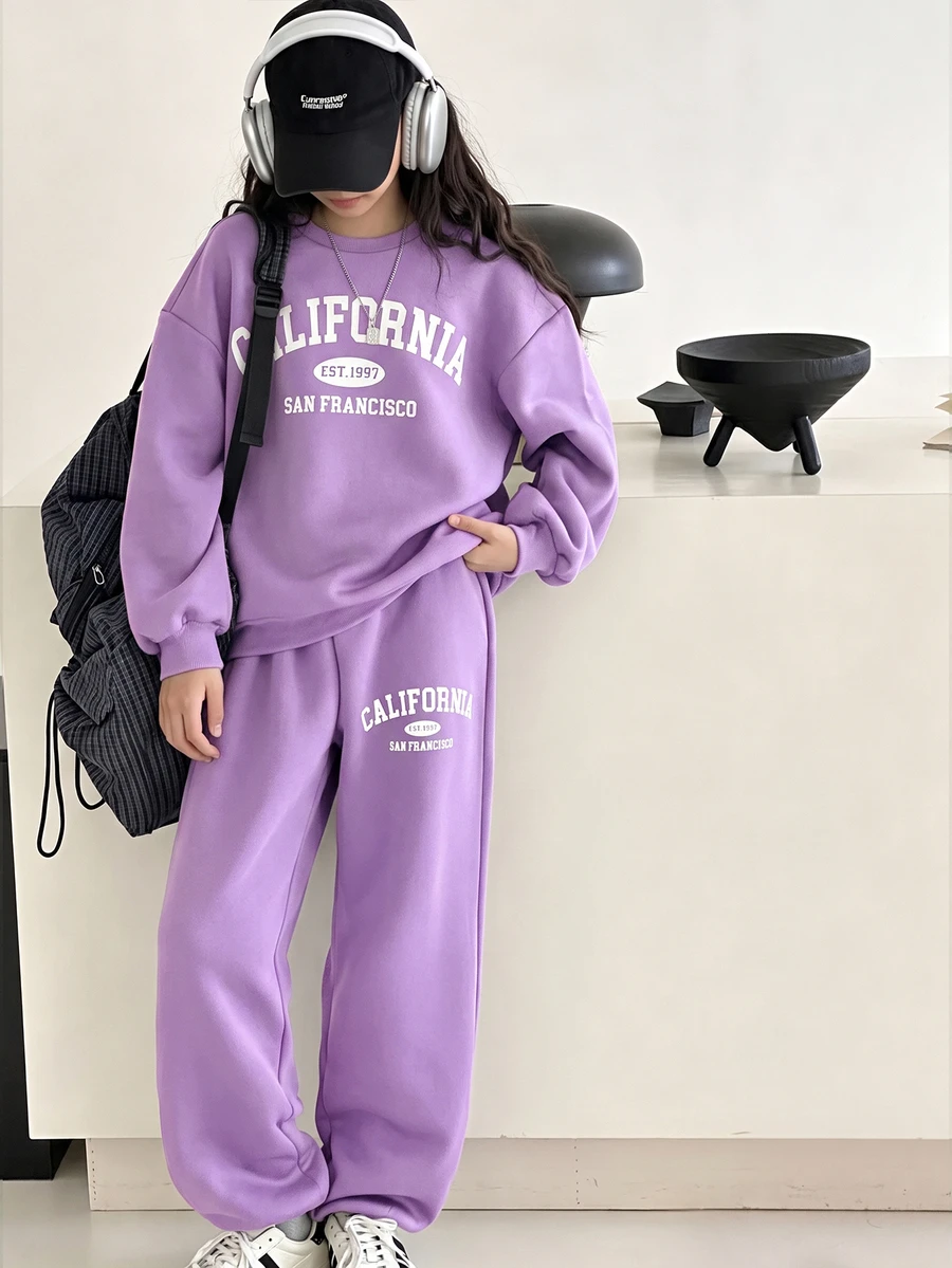 青少年女孩休閒圖案運動套裝,青色秋季返校兩件套,口號印花寬鬆圓領衛衣與直筒長褲,校園風 - 紫色 - 查看 1