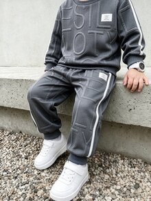 Genkimix Kids 2件組小男孩休閒運動學院風街頭可愛酷感長袖圓領衛衣＋長褲套裝，適合日常穿著、上學、外出、運動，春秋季節穿著，整體設計簡約優雅，穿著舒適，展現休閒時尚形象 - 深灰色 - 查看 7