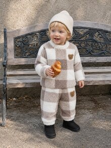 SHEIN 3件組嬰幼兒男童絨毛慢跑長褲 可愛棕色米色熊貼布 格紋毛茸茸加厚 生日派對 冬季秋季萬聖節 羊羔絨內裡 - 杏色 - 查看 4