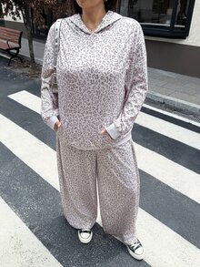 Muchica 大尺碼女款豹紋連帽衛衣與運動長褲時尚休閒兩件套 - 彩色 - 查看 7
