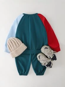 THE HAPPY LOOK Young Boys Number Print Contrast Sleeve Hoodie And Elastic Waist Sweatpants Sports Outfit Sets - Green - View 3