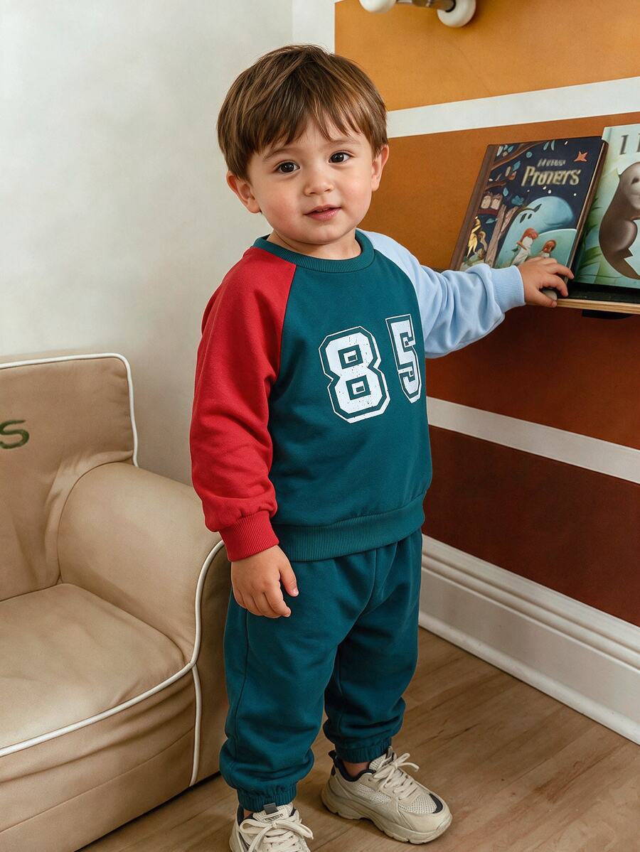 THE HAPPY LOOK Young Boys Number Print Contrast Sleeve Hoodie And Elastic Waist Sweatpants Sports Outfit Sets - Green - View 1