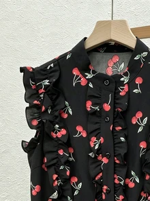 SHEIN Rosurelle 夏季黑色與紅色無袖上衣 櫻桃印花 立領 荷葉邊門襟鈕扣 慕尼黑啤酒節 度假 女款 可愛法式早午餐風 - 黑色 - 查看 6