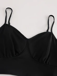 SHEIN Rosurelle 女款夏季兩件式套裝，黑色V領細肩帶背心上衣搭配白色前扣百褶A字裙，時尚優雅度假穿搭 - 黑與白 - 查看 7