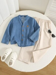 SHEIN 2件組男童休閒立領牛仔襯衫與白色杏色長褲套裝，牛仔套裝，男孩穿搭 - 彩色 - 查看 3