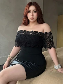 REIGN AVE 大尺碼女款黑色蕾絲拼接露肩修身短版短袖T恤，優雅夏季外出上衣 - 黑色 - 查看 1