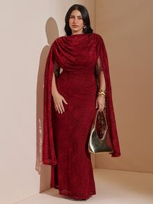 SHEIN BAE CURVE 大尺碼女款優雅酒紅色正式長禮服，適合婚禮賓客或晚宴場合，特色為垂墜層次領口與流暢裙擺 - 酒紅色 - 查看 4