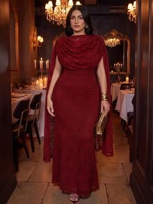 SHEIN BAE CURVE 大尺碼女款優雅酒紅色正式長禮服，適合婚禮賓客或晚宴場合，特色為垂墜層次領口與流暢裙擺 - 酒紅色 - 查看 8