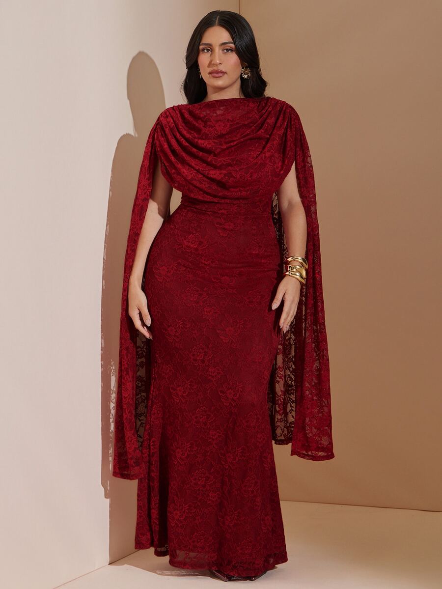 SHEIN BAE CURVE 大尺碼女款優雅酒紅色正式長禮服,適合婚禮賓客或晚宴場合,特色為垂墜層次領口與流暢裙擺 - 酒紅色 - 查看 1