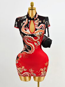 Zolique 女士新款性感中式旗袍，深V领露背高开衩裙，龙纹网纱镂空面料，尽显优雅气质。这款长裙适合新年、酒吧、夜店及社交聚会等场合穿着。 - 紅色 - 查看 4