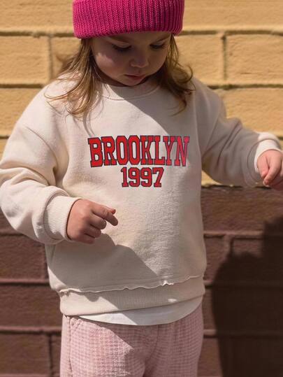 THE HAPPY LOOK Young Girl Minimalist White Round Neck Long Sleeve Letter Print Sweatshirt, Casual Everyday Wear, Autumn/Winter
