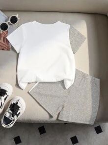 Randomly Ships 1 Of 3 Gray & White Contrast Color Kids Casual Fashion Classic Knight Print Crew Neck Short Sleeve T-Shirt & Shorts Set - Multicolor - View 4