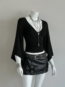 EgrlEra Camiseta ajustada de cuello en V profundo, sexy, estilo gótico, con mangas acampanadas, negra, para Halloween, conciertos nocturnos y otoño - Negro - Ver 5