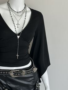EgrlEra Camiseta ajustada de cuello en V profundo, sexy, estilo gótico, con mangas acampanadas, negra, para Halloween, conciertos nocturnos y otoño - Negro - Ver 6