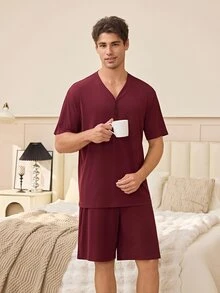 SHEIN 男士休閒V領半拉鍊短袖短褲睡衣套裝，寬鬆版型純色居家服家庭睡衣 - 酒紅色 - 查看 5