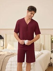 SHEIN 男士休閒V領半拉鍊短袖短褲睡衣套裝，寬鬆版型純色居家服家庭睡衣 - 酒紅色 - 查看 2