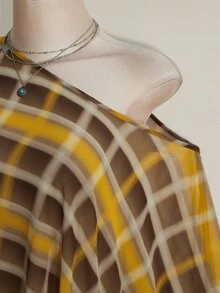 SHEIN ICON 女款大尺碼復古性感休閒千禧風Y2K簡約度假黃棕格紋露肩寬鬆雪紡披肩上衣正式夏季 - 彩色 - 查看 4
