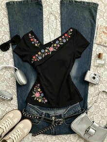 IslaSuriya [Printed Design] Women's Retro French Style Printed T-Shirt, Slim Fit Black Short Sleeve Unique Top For Summer - Black - View 5