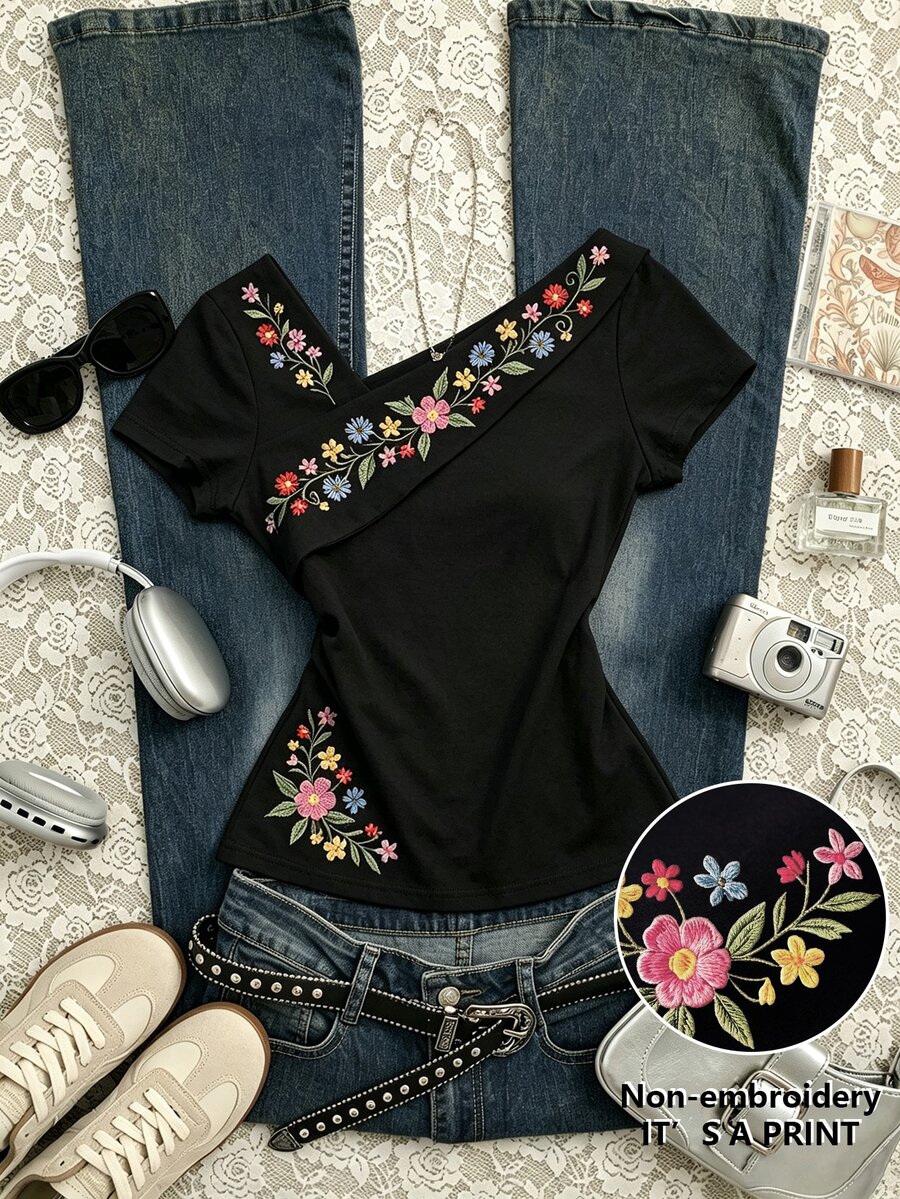 IslaSuriya [Printed Design] Women's Retro French Style Printed T-Shirt, Slim Fit Black Short Sleeve Unique Top For Summer - Black - View 1