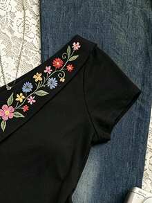 IslaSuriya [Printed Design] Women's Retro French Style Printed T-Shirt, Slim Fit Black Short Sleeve Unique Top For Summer - Black - View 4