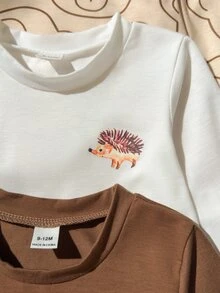 SHEIN Vintaside Kids 3件組男嬰T恤與長褲套裝，可愛棕色米色熊與刺蝟印花，長袖圓領，休閒戶外秋季聖誕節假期搭配套裝 - 咖啡棕 - 查看 6