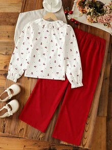 SHEIN 女童 2 件套：滿版櫻桃印花彼得潘領長袖襯衫與紅色寬鬆寬腿褲，春/秋新款，甜美公主風休閒度假套裝，適合大童女孩，適用於公園散步、日常出遊、購物、涼爽天氣露營、野餐與假期 - 紅色 - 查看 2