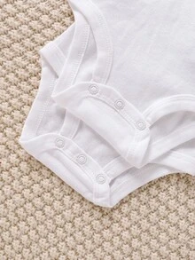 SHEIN 2Pcs/Set Newborn Infants Unisex Simple White Solid Comfortable Short Sleeve Crossed Shoulder Snap Button Bodysuit With Elastic, Elegant & Minimalist - White - View 6