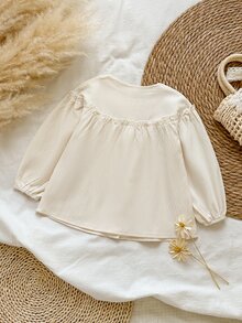 SHEIN Vintaside Kids 女童春/秋季可愛花卉刺繡荷葉邊長袖上衣，甜美鈕扣休閒田園風上衣，適合秋季出遊、生日派對、學校、日常穿著，百搭時尚兒童開襟上衣 - 杏色 - 查看 2