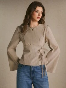 Poéselle 女款新款秋季棉混紡條紋裹身上衣，附腰部綁帶與喇叭袖，卡其色休閒街頭風與辦公穿搭 - 卡其色 - 查看 7