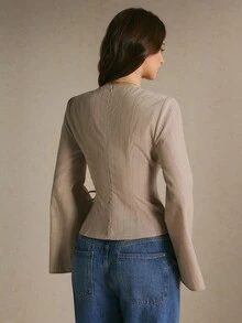 Poéselle 女款新款秋季棉混紡條紋裹身上衣，附腰部綁帶與喇叭袖，卡其色休閒街頭風與辦公穿搭 - 卡其色 - 查看 4