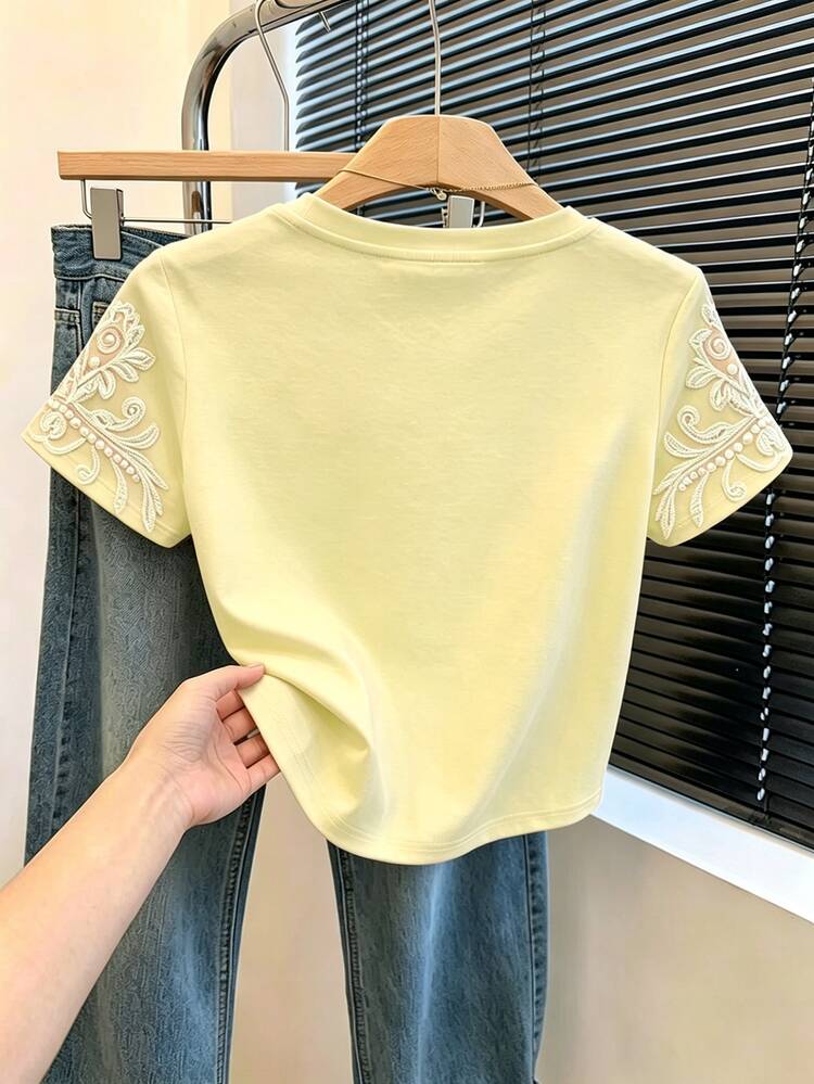 Resyla [Printed Design] Pale Yellow Faux Pearl Print Women's Short-Sleeve T-Shirt, Summer Light Luxury Design, Beads Rhinestones, Round-Neck Slim Crop Top, Elegant Brunch - Khaki - View 2