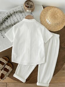 SHEIN 兒童小男孩編織純色休閒襯衫與條紋長褲2件套，軟綿舒適度假男孩套裝，畢業禮服波希米亞風舒適穿搭 - 彩色 - 查看 4