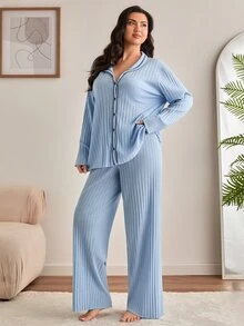 SHEIN Cottnline طقم بيجامة نسائي مقاس كبير من قطعتين من القطن المحبوك المضلع باللون الأزرق البودرة مع أزرار أمامية متباينة وأكمام طويلة وبنطال طويل، ملابس منزلية بنقشة استوائية أنيقة للنوم والليالي الشتوية - الأزرق - مشاهدة 9