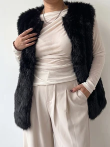 GalTyme Plus Size Fashion Street Faux Fur Vest - Black - View 2