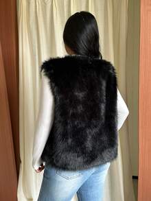 GalTyme Plus Size Fashion Street Faux Fur Vest - Black - View 8