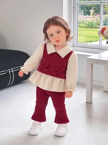 SHEIN قطعتان من ملابس الفتيات الصغيرات: ملابس علوية وبنطال واسع بلون برغندي مع فيونكة لطيفة وحلوة، مضلع مع كشكشة وأكمام طويلة وياقة، مناسبة لحفلات أعياد الميلاد والخريف والشتاء والكريسماس والعطلات وحفلات الزفاف - ابيض واحمر - مشاهدة 3