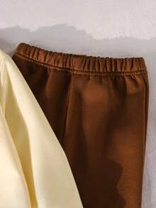 SHEIN Elladie kids 2件組女孩甜酷風3D手工鉤編花飾杏色上衣＋棕色喇叭褲套裝，杏色上衣配棕色手工鉤編花，整體風格偏向甜酷，適合返校、外出、街頭穿搭 - 棕色 - 查看 7