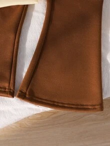 SHEIN Elladie kids 2件組女孩甜酷風3D手工鉤編花飾杏色上衣＋棕色喇叭褲套裝，杏色上衣配棕色手工鉤編花，整體風格偏向甜酷，適合返校、外出、街頭穿搭 - 棕色 - 查看 6