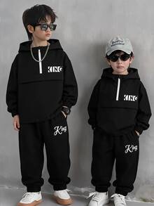 SHEIN Little Byeori 兒童小男孩半拉鍊連帽外套與慢跑長褲兩件套，休閒運動風，適合秋冬穿著 - 黑色 - 查看 1