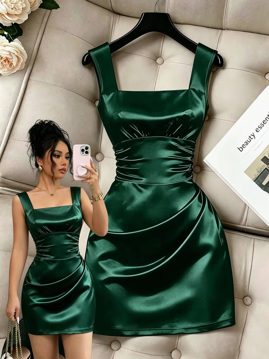 SHEIN Franclia 女款素色百褶設計方領時尚優雅短洋裝 - 墨綠色 - 查看 1