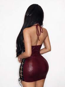 BamGleam Gaun Pendek Seksi Wanita dengan Motif Kulit Ular, Leher Halter, Lubang Tali, dan Bagian Dalam Berongga. - Burgundy - View 3