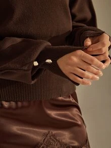 CLARA VERO كنزة صوفية محبوكة بأكمام خفاشية وأساور بأزرار، قصة ضيقة، للاستخدام اليومي أو المكتب، بياقة قارب، أكمام طويلة خفاشية - بني - مشاهدة 5