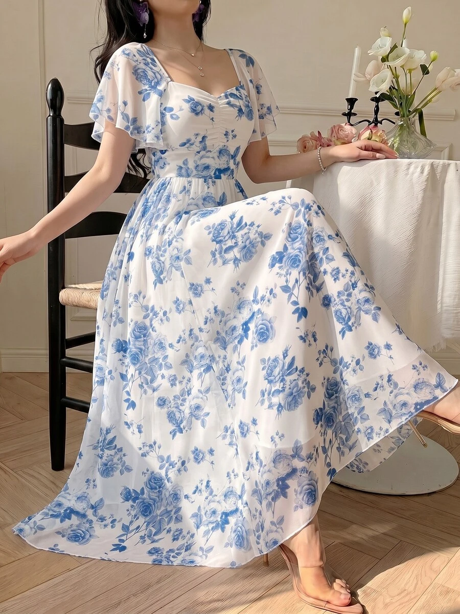 Modelyn 白色與藍色碎花抓皺方領荷葉袖收腰洋裝,優雅浪漫長裙,適合夏季婚禮、日常穿著與度假 - 彩色 - 查看 1