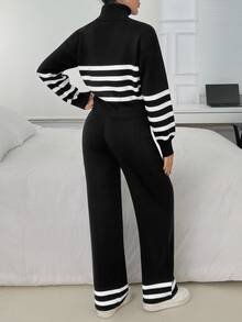 SHEIN طقم محبوك أنيق من قطعتين للمقاسات الصغيرة: ملابس علوية بأكمام طويلة وياقة عالية بطبعة مخططة & بنطال طويل - الأسود - مشاهدة 2
