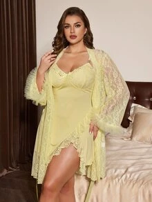 Slumberist طقم ملابس نوم مقاس كبير فستان كامي بحافة مكشكشة وفتحة جانبية مع رداء دانتيل - أصفر - مشاهدة 6